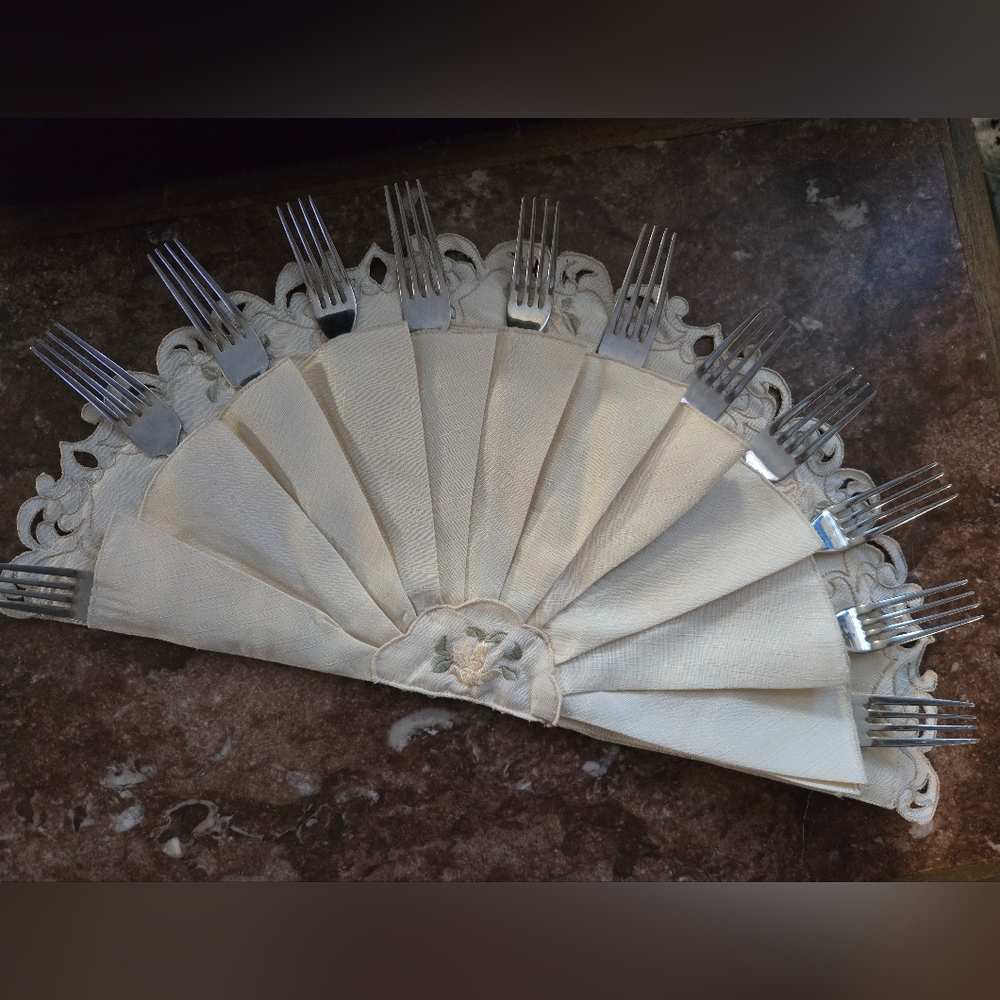 Elegant Cream Party Holder For Silverware